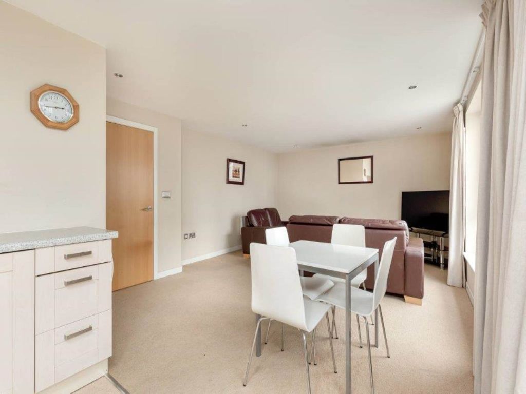 Property photo 2 of 7 47155_6_Western_Har_Mid_004