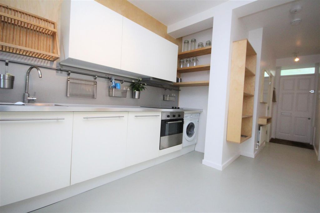 Property photo 2 of 12 Kitchen