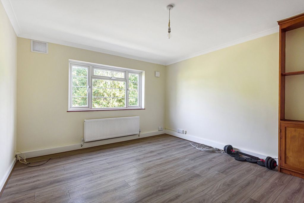 Property photo 3 of 9 Lounge