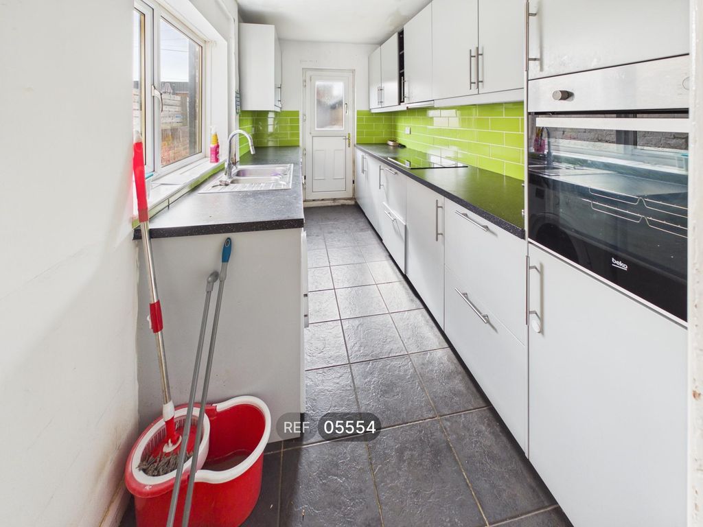 Property photo 3 of 14 Kitchen
