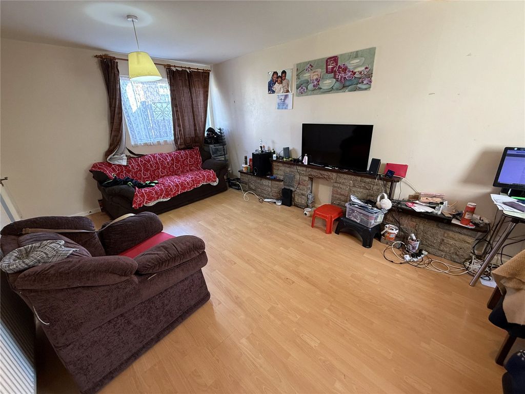 Property photo 2 of 17 Picture No. 15