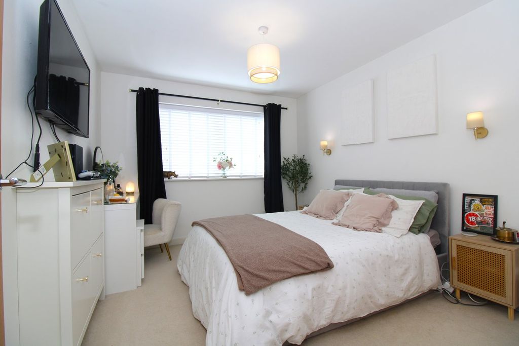 Property photo 1 of 8 Bedroom One
