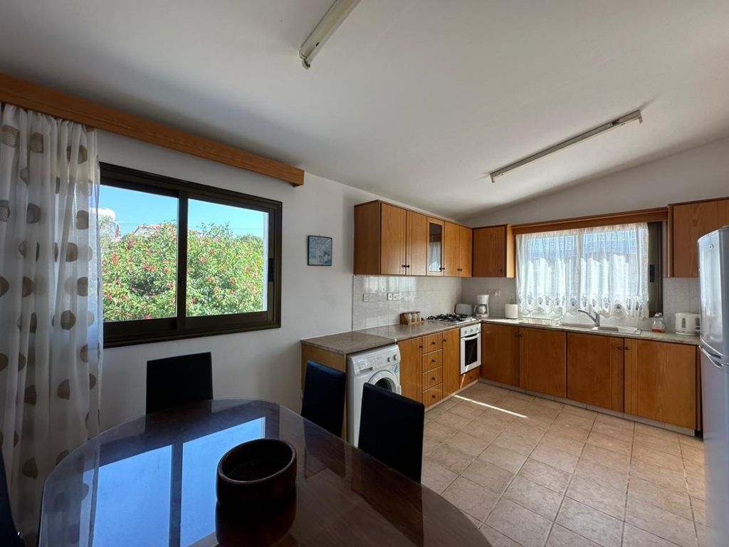 Property photo 3 of 36