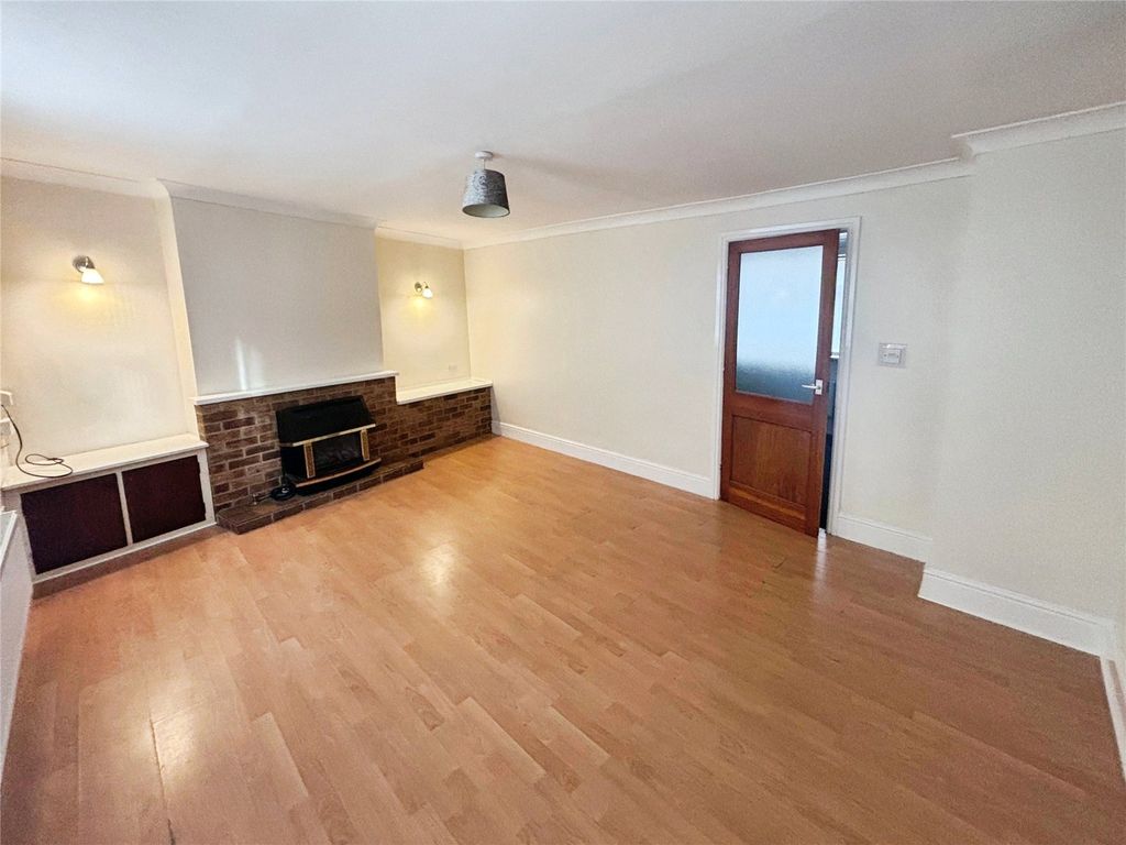 Property photo 3 of 14 Lounge