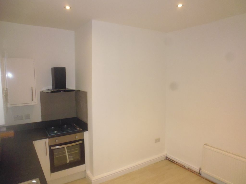 Property photo 3 of 6 Kitchen 2