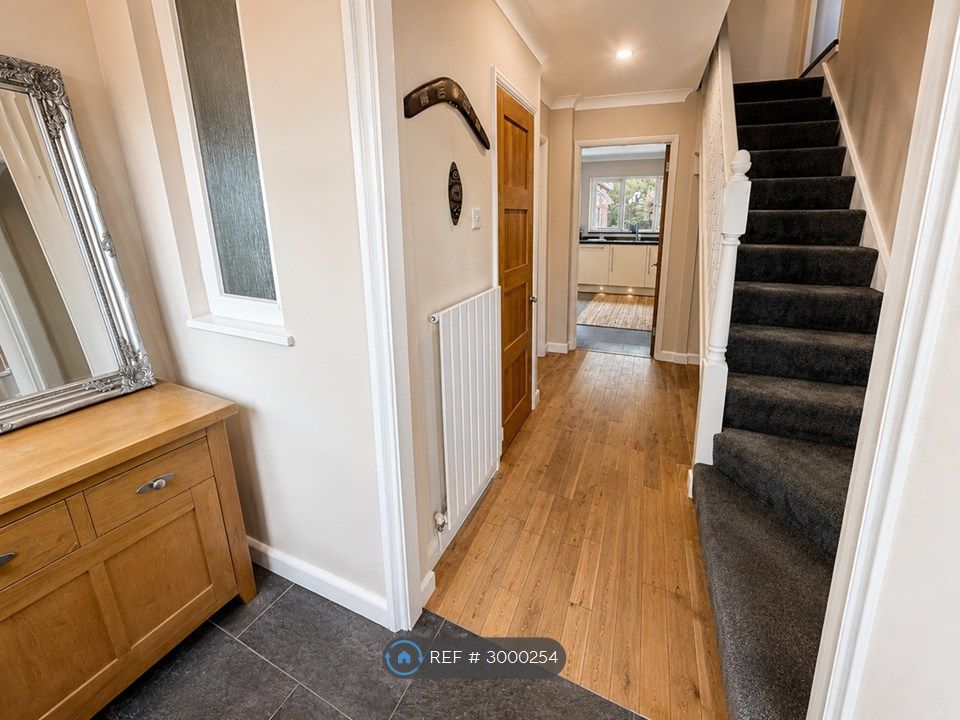 Property photo 3 of 23 Entrance Hall