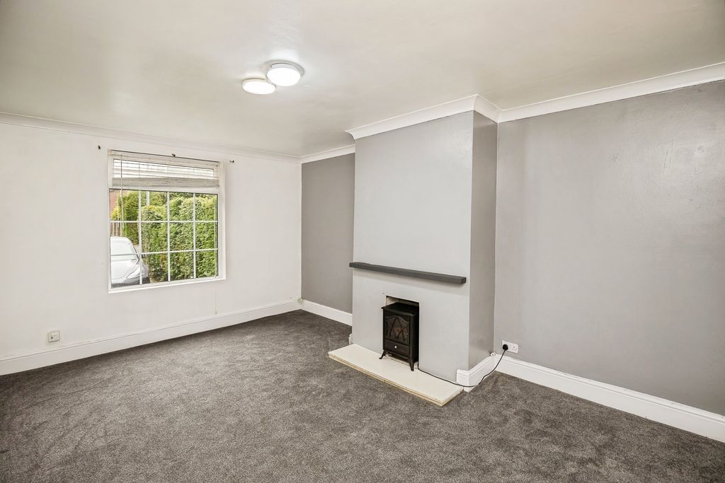 Property photo 3 of 21 Living Room