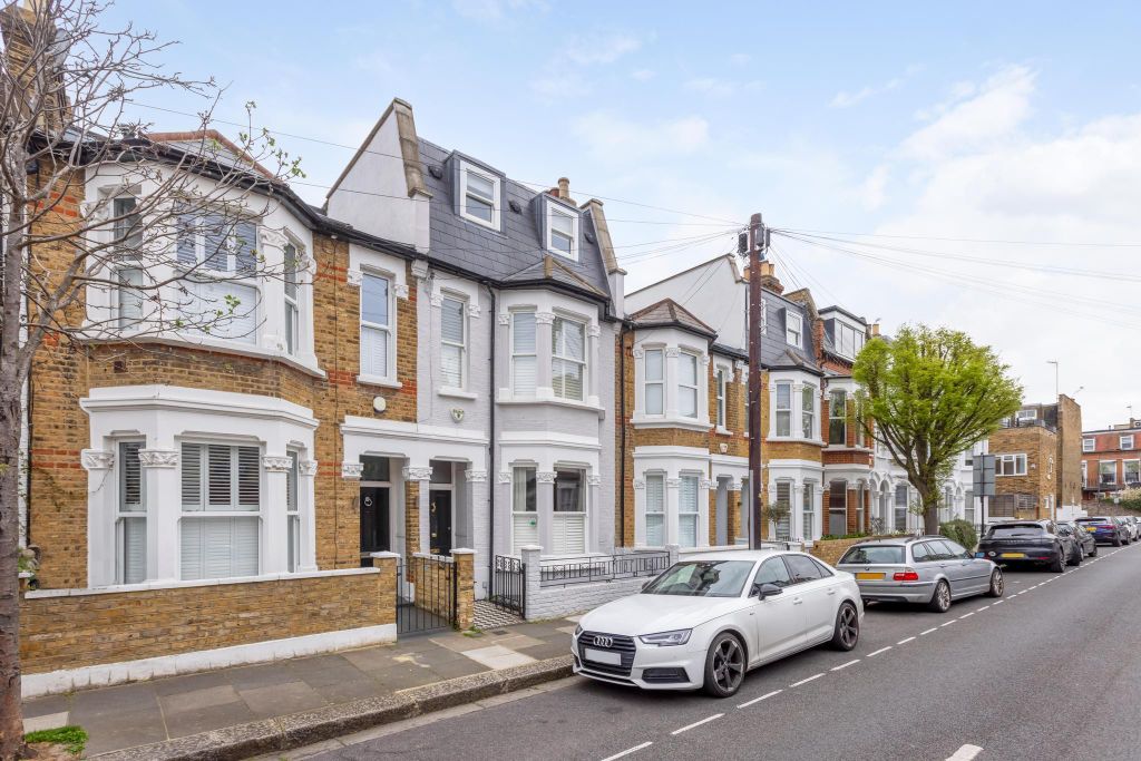 Property photo 1 of 18 Image