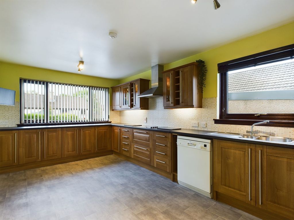 Property photo 2 of 25