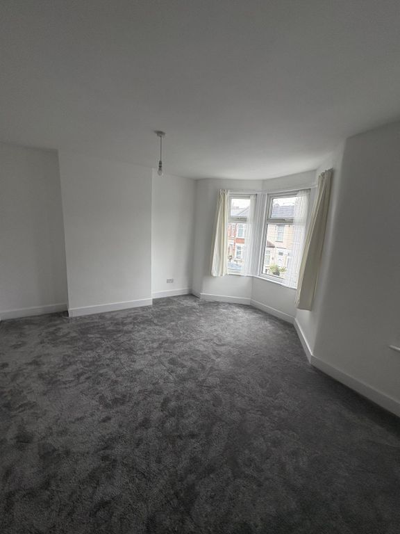 Property photo 1 of 9 Lovely Refurbished 4 Bedroom In E12