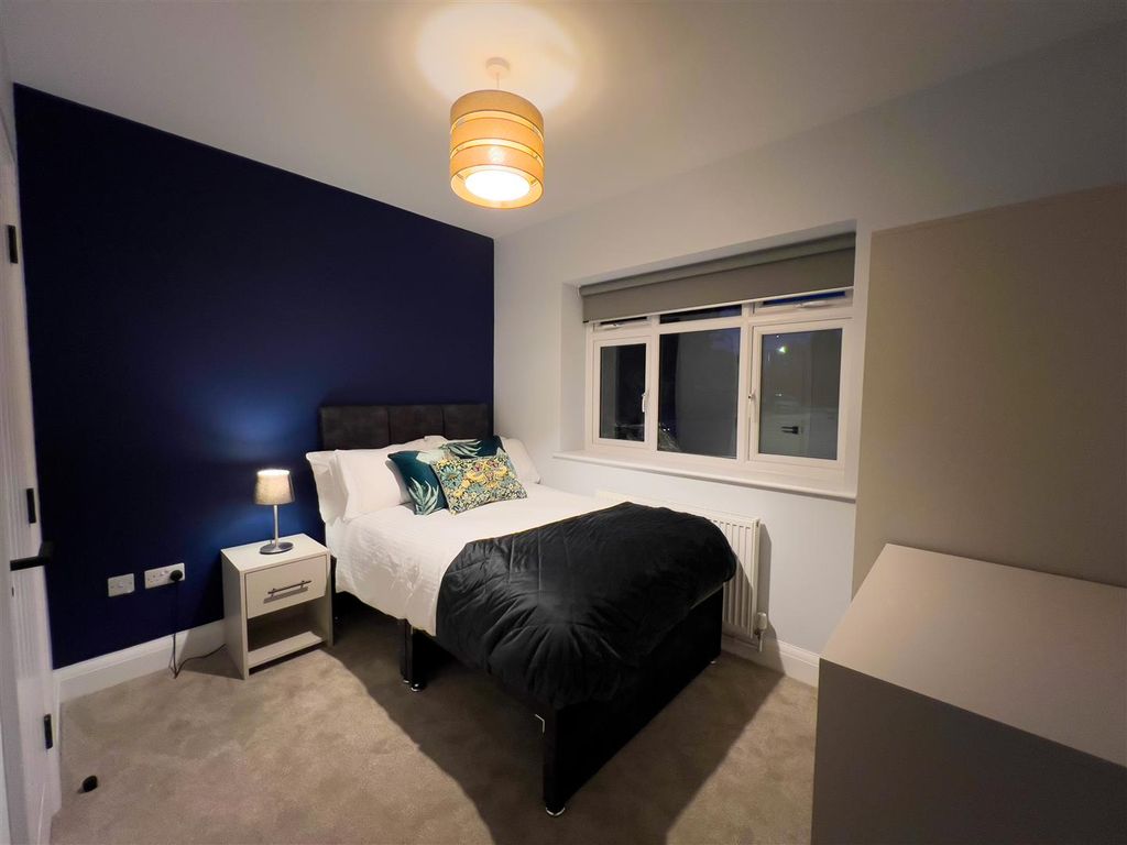 Property photo 1 of 9 Bed 3.Jpg