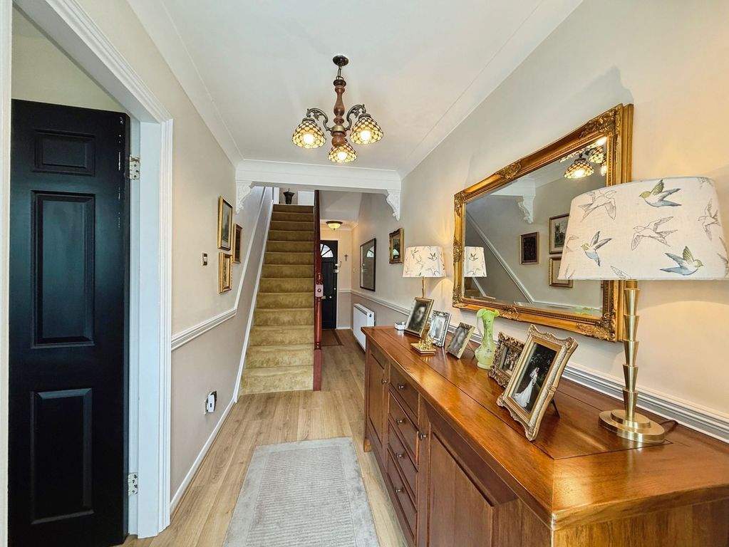 Property photo 2 of 28 Entrance Hall