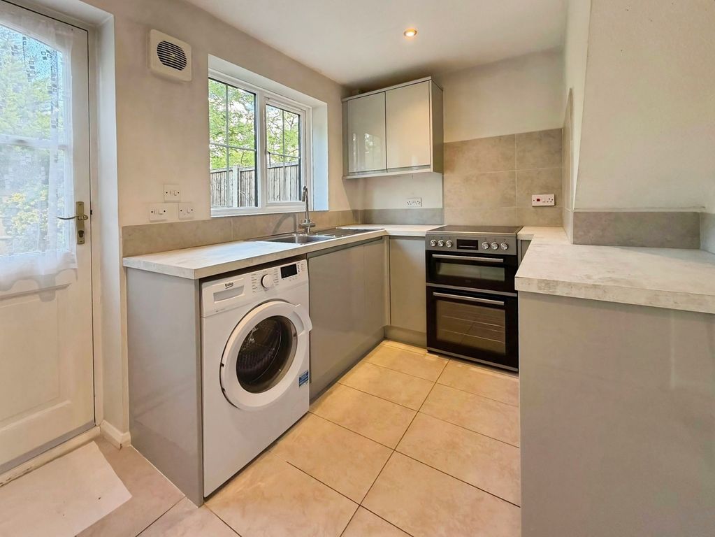 Property photo 2 of 14 Kitchen