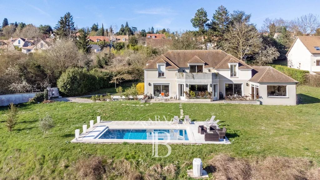 Property photo 1 of 33