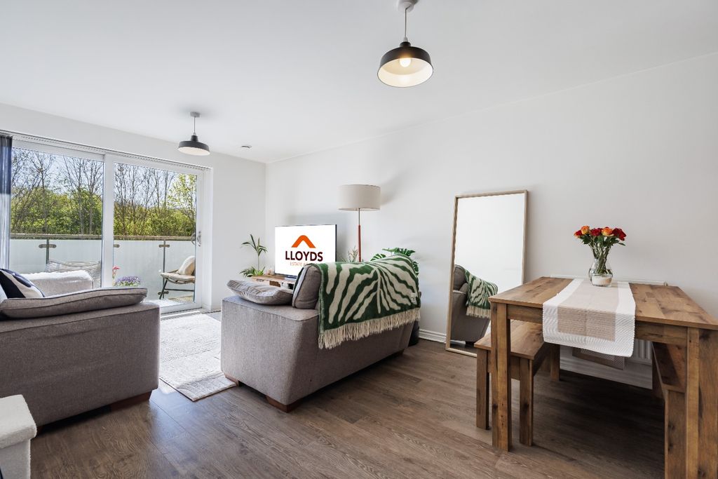 Property photo 2 of 17 5007942