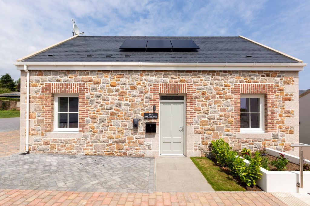 Property photo 1 of 18