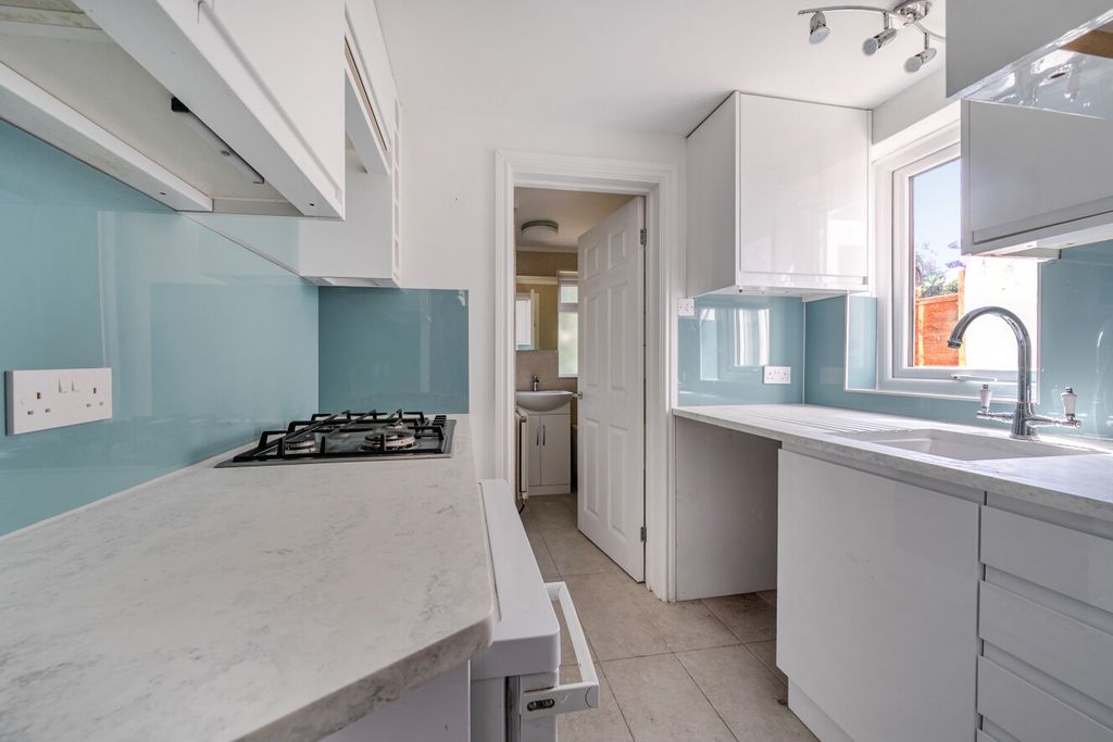 Property photo 3 of 12 1482570-10-6A394d...