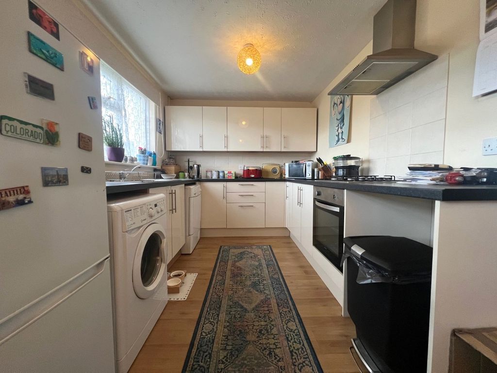 Property photo 2 of 11 Picture No. 15