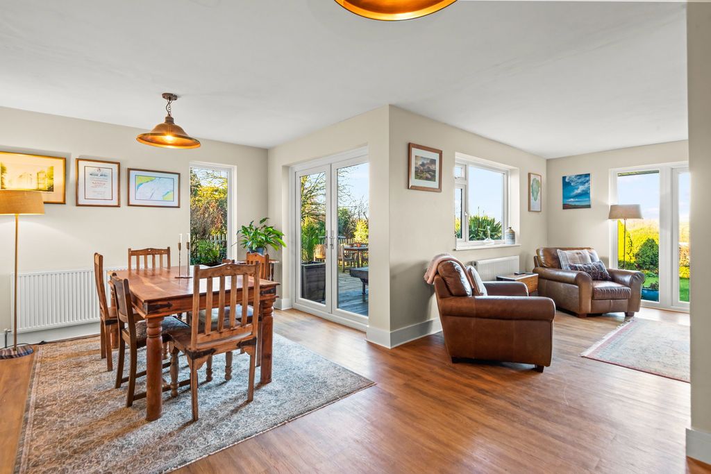 Property photo 3 of 24