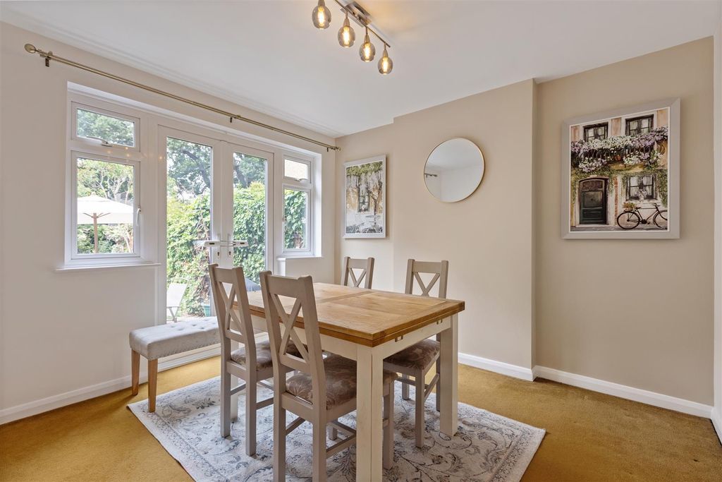 Property photo 3 of 11 Thurlestone Avenue 66 Ph1.Jpg