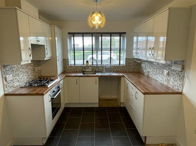 Property photo 3 of 9 Kitchen