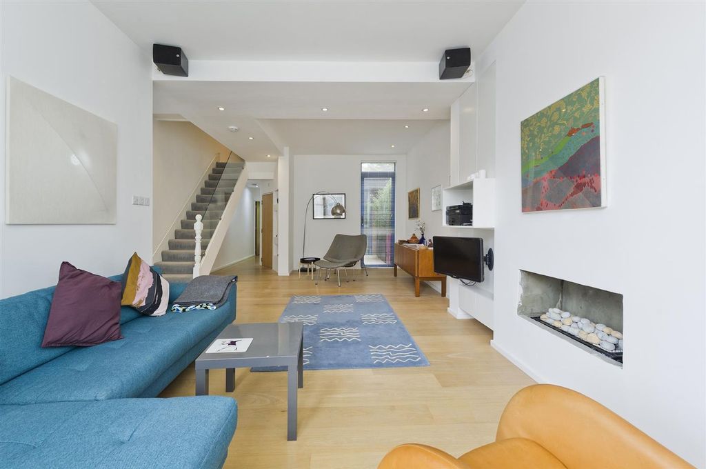 Property photo 3 of 24 52 Buchanan Gdns-5848.Jpg