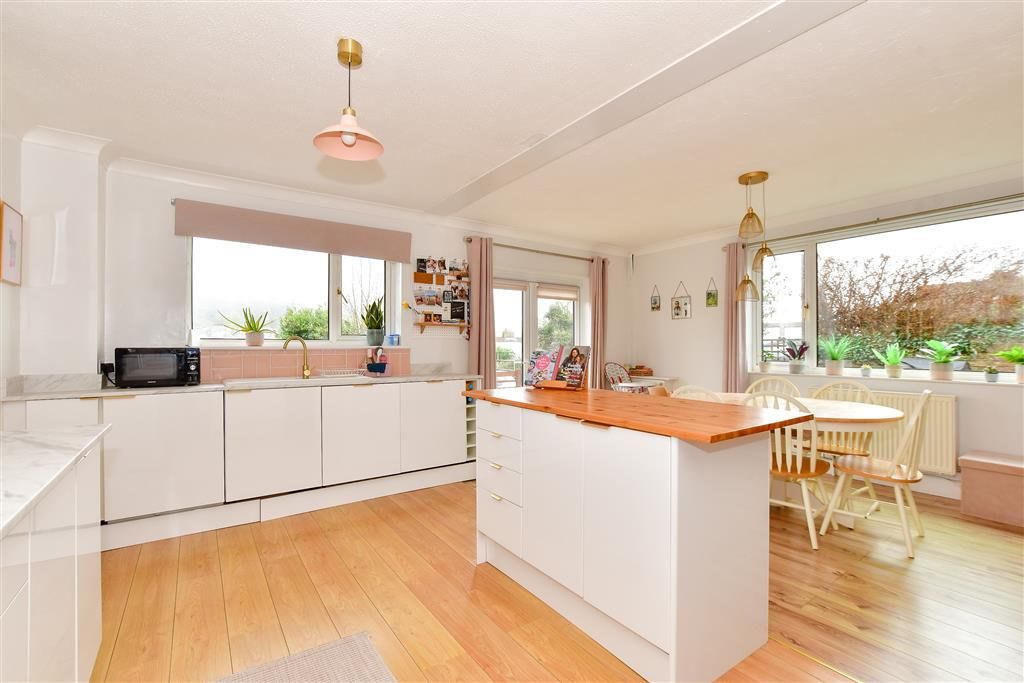 Property photo 2 of 14 Kitchen