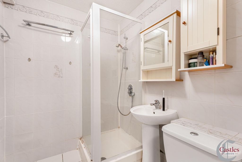 Property photo 2 of 14 Bathroom