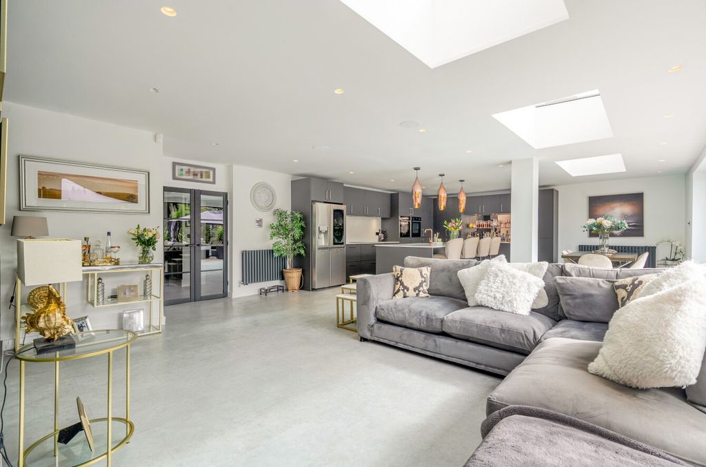 Property photo 3 of 43 1425602-15-69B940...