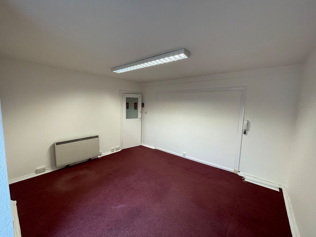 Property photo 2 of 5 Picture No. 11