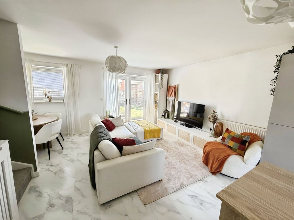 Property photo 3 of 12 Kitchen/Lounge/Diner