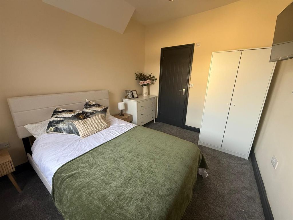 Property photo 2 of 7 Room 4.Jpeg