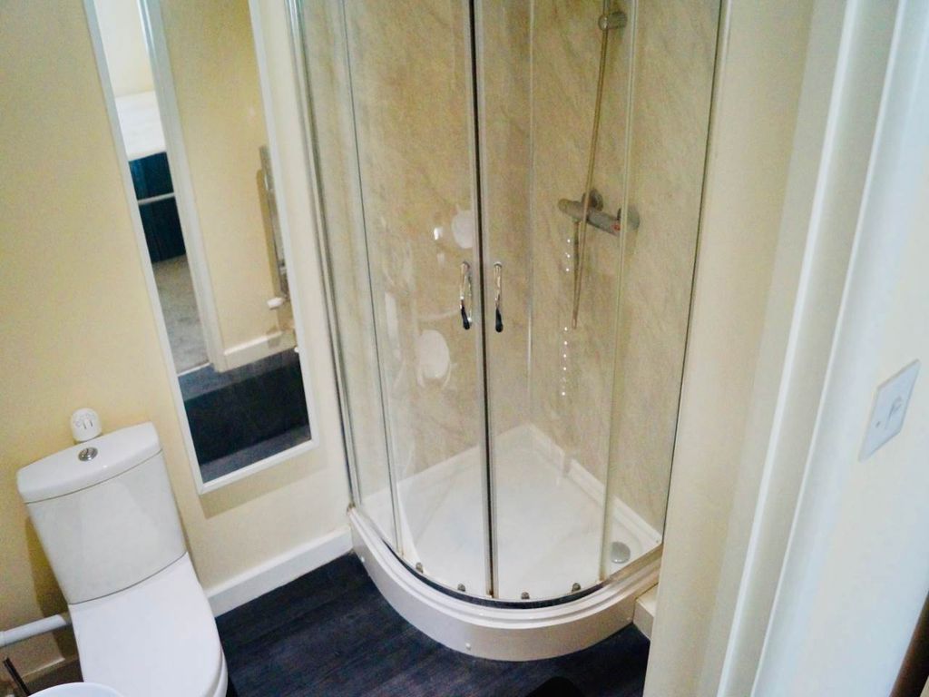 Property photo 1 of 11 Ensuite