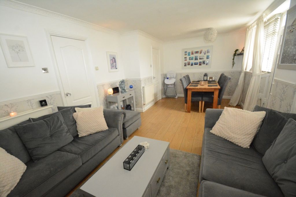 Property photo 2 of 14 Lounge