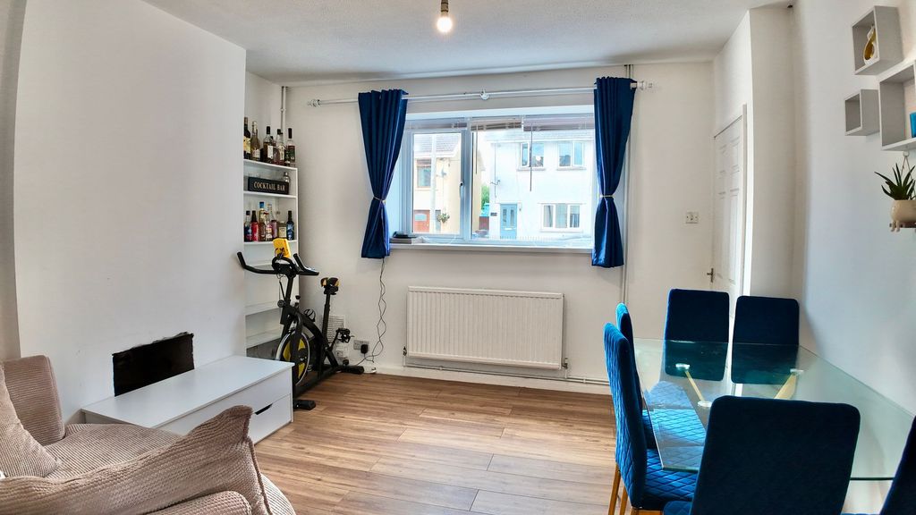 Property photo 2 of 22