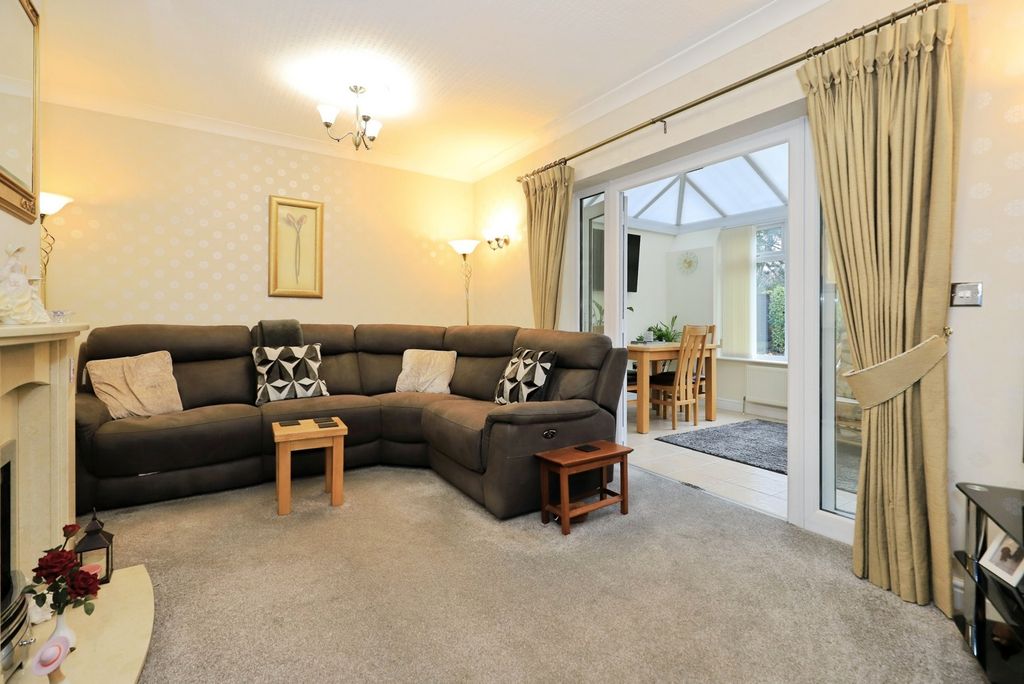 Property photo 3 of 13 Lounge