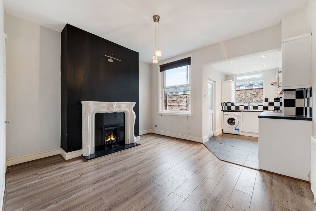 Property photo 2 of 27