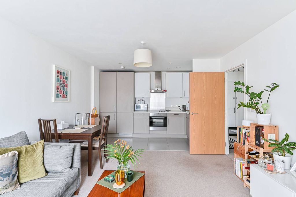 Property photo 2 of 8