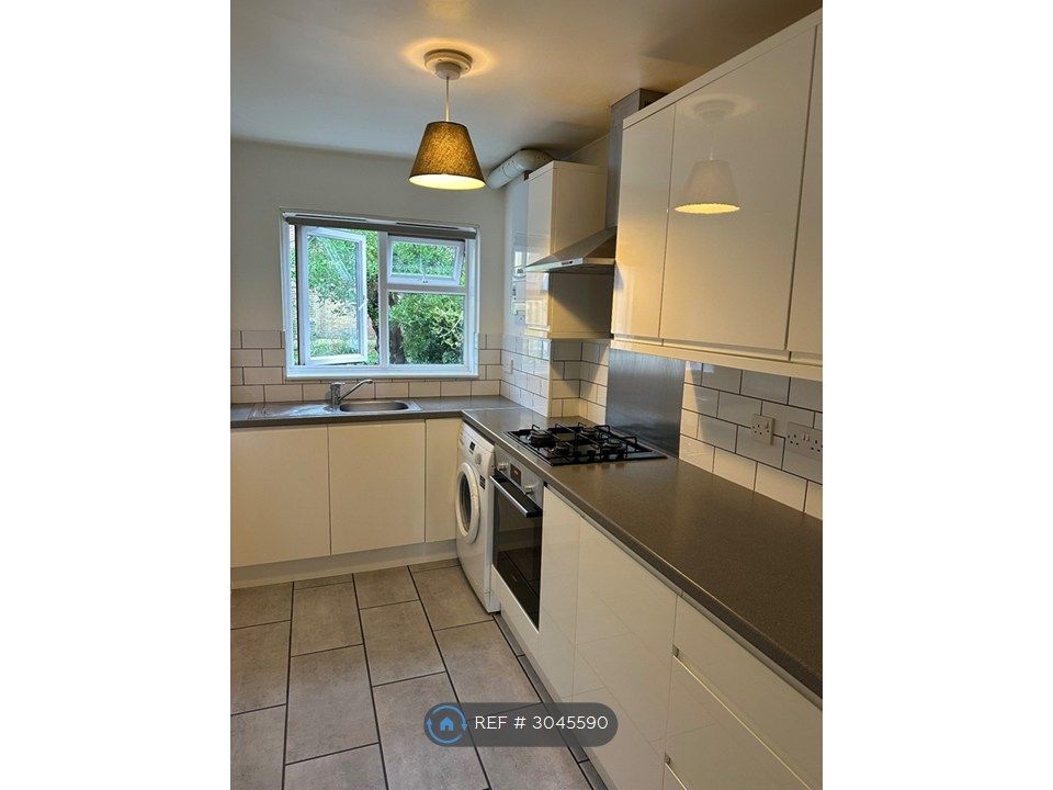 Property photo 2 of 10 Kitchen