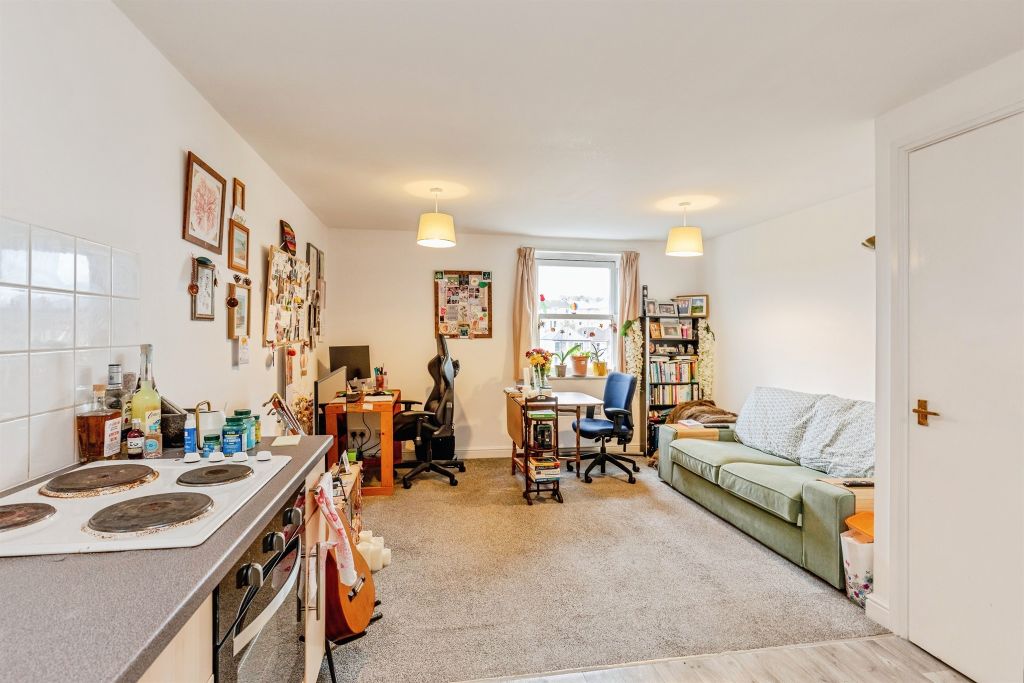 Property photo 3 of 7 Living Room