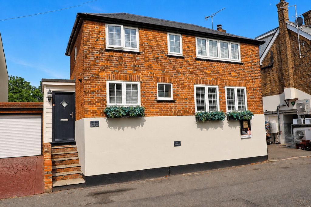 Property photo 1 of 28