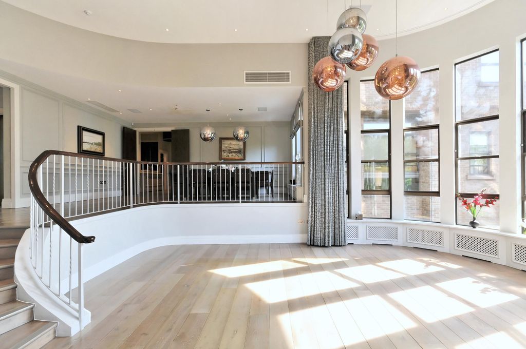 Property photo 1 of 13 Reception