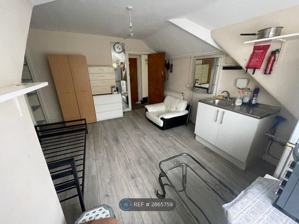 Property photo 1 of 8 Room H