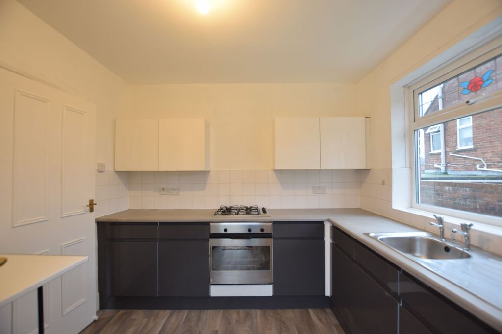 Property photo 2 of 10 Kitchen