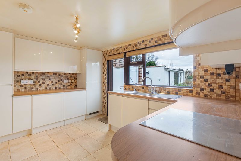 Property photo 2 of 18 Kitchen