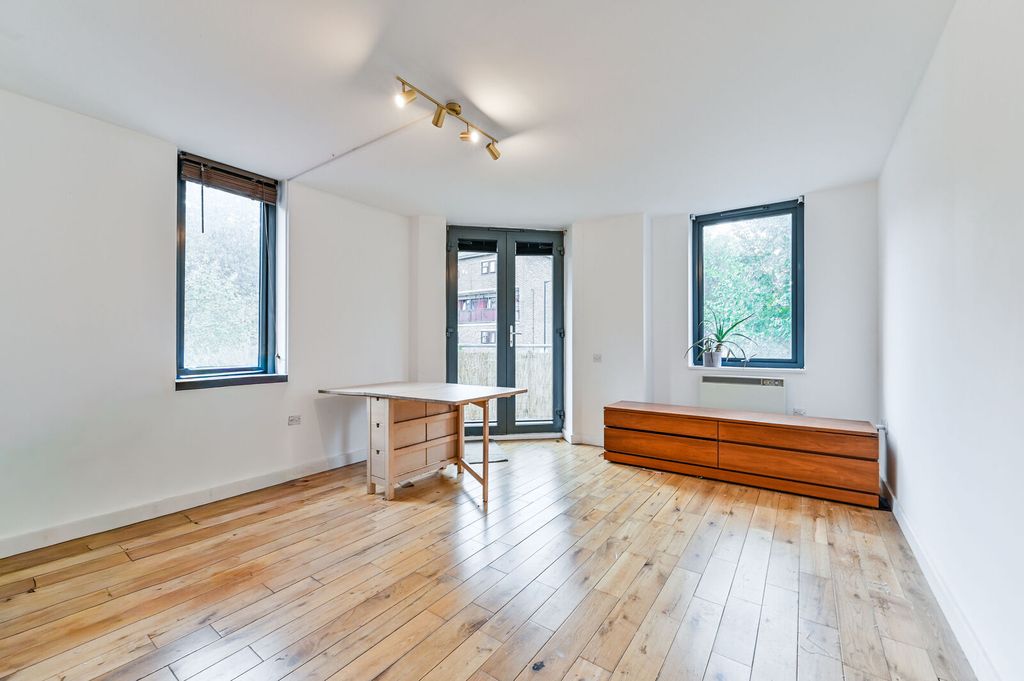 Property photo 2 of 8