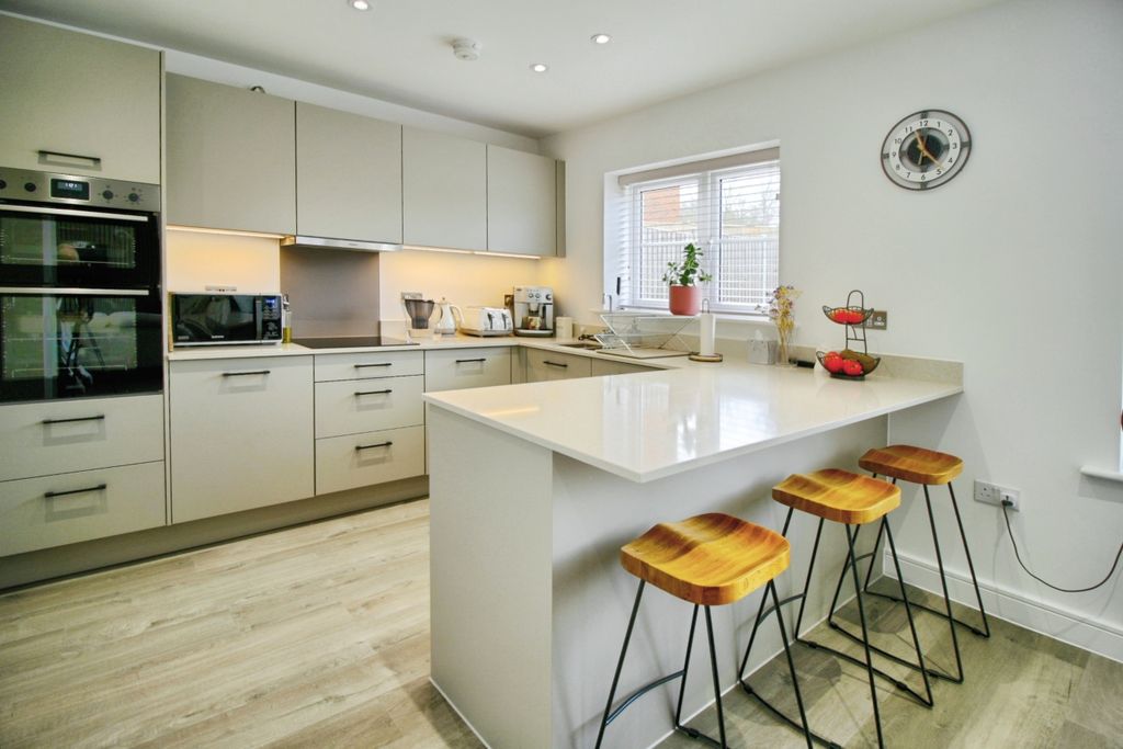 Property photo 3 of 14 F746Bc7A-20Om7