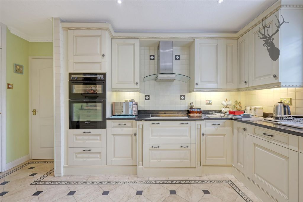 Property photo 2 of 23