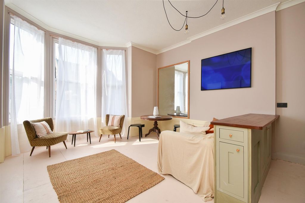 Property photo 1 of 13 Living Space