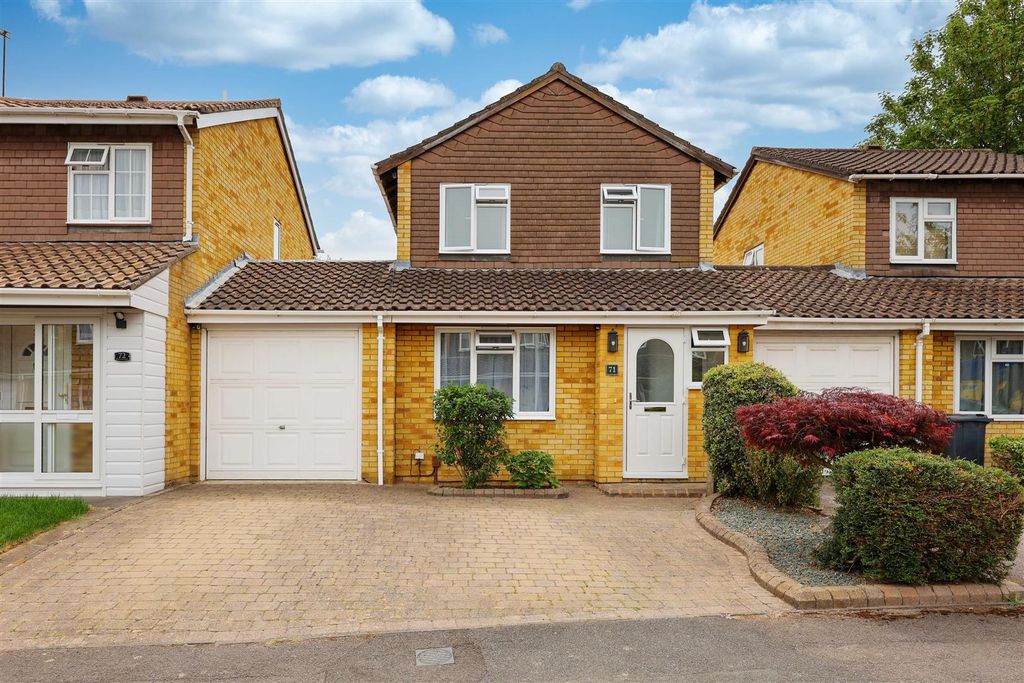 Property photo 1 of 17 External